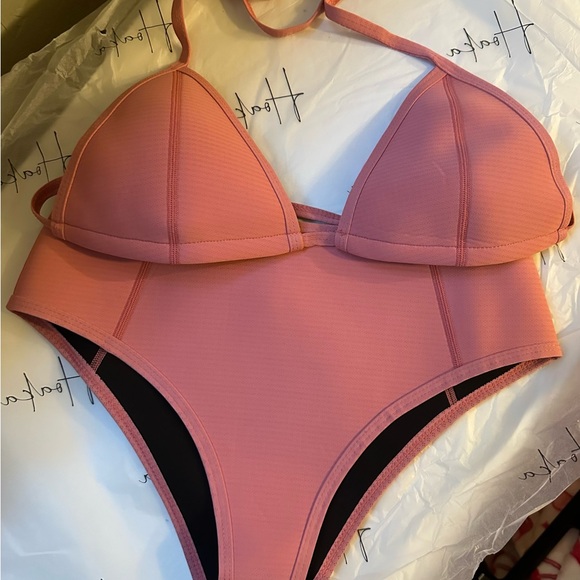 Hoaka Pink Women's Bikini Set - Picture 1 of 8